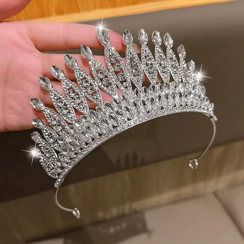 1 Silver Crown Headband With A High-End Feel, Suitable For Daily Use As A Hair Accessory